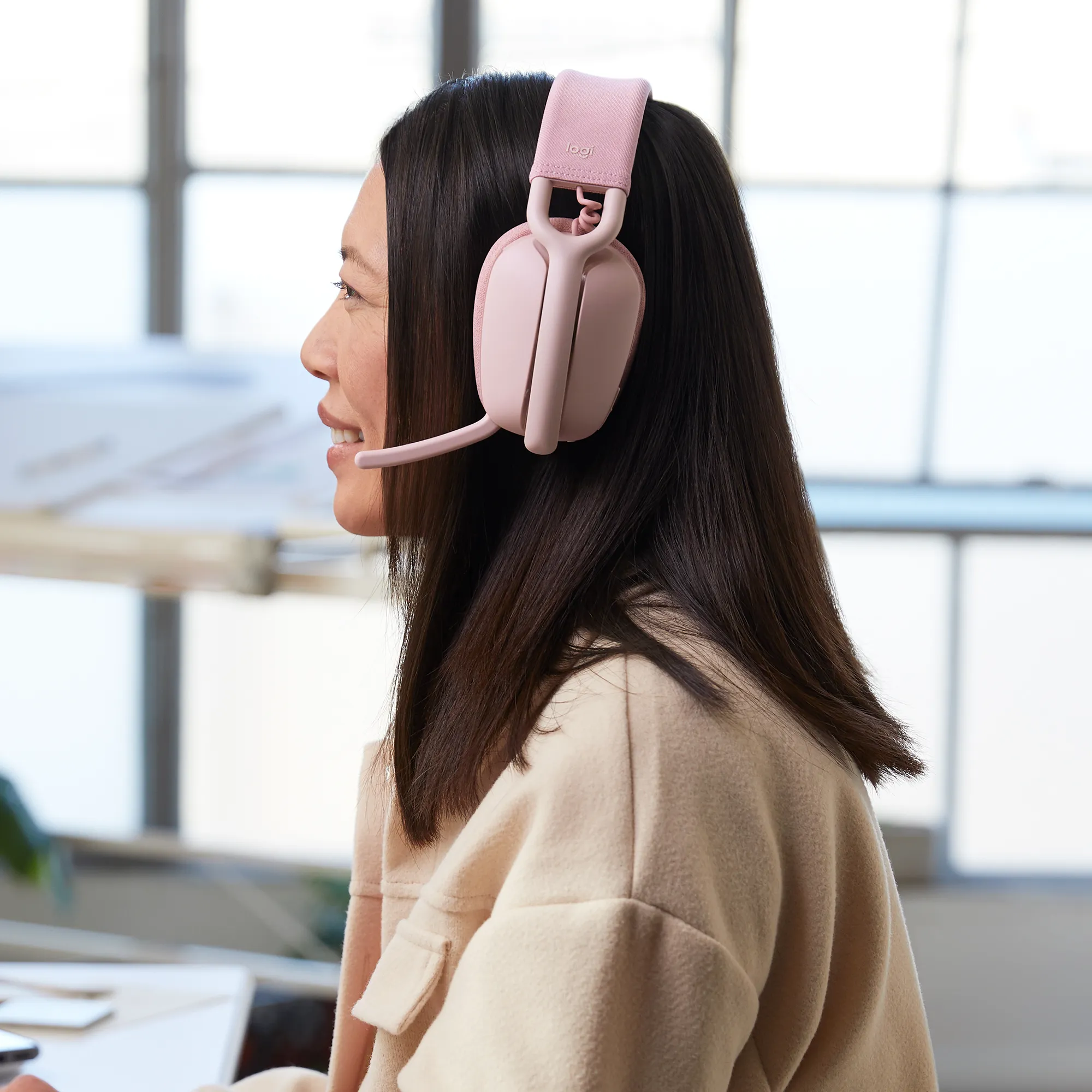 101695479_8685600769 Logitech Zone Vibe 100 Rose Stereo Bluetooth Headset - Image 1