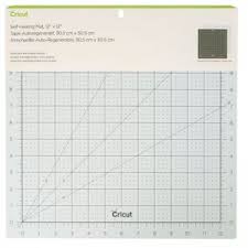 CC-SELF-HEAL-MAT 2004716 - Cricut Self-Healing Cutting Mat (30x30cm); Durable, extra-thick 12” x 12” (30.5 cm x 30.5 cm) mat with self-healing surface; Double-sided with large, easy-to-read numbers on wide 1” border; Not for use in Cricut machines; 12” x 12” (30.5 cm x 30.5 cm) reference marks match Cricut machine mat size - Image 1