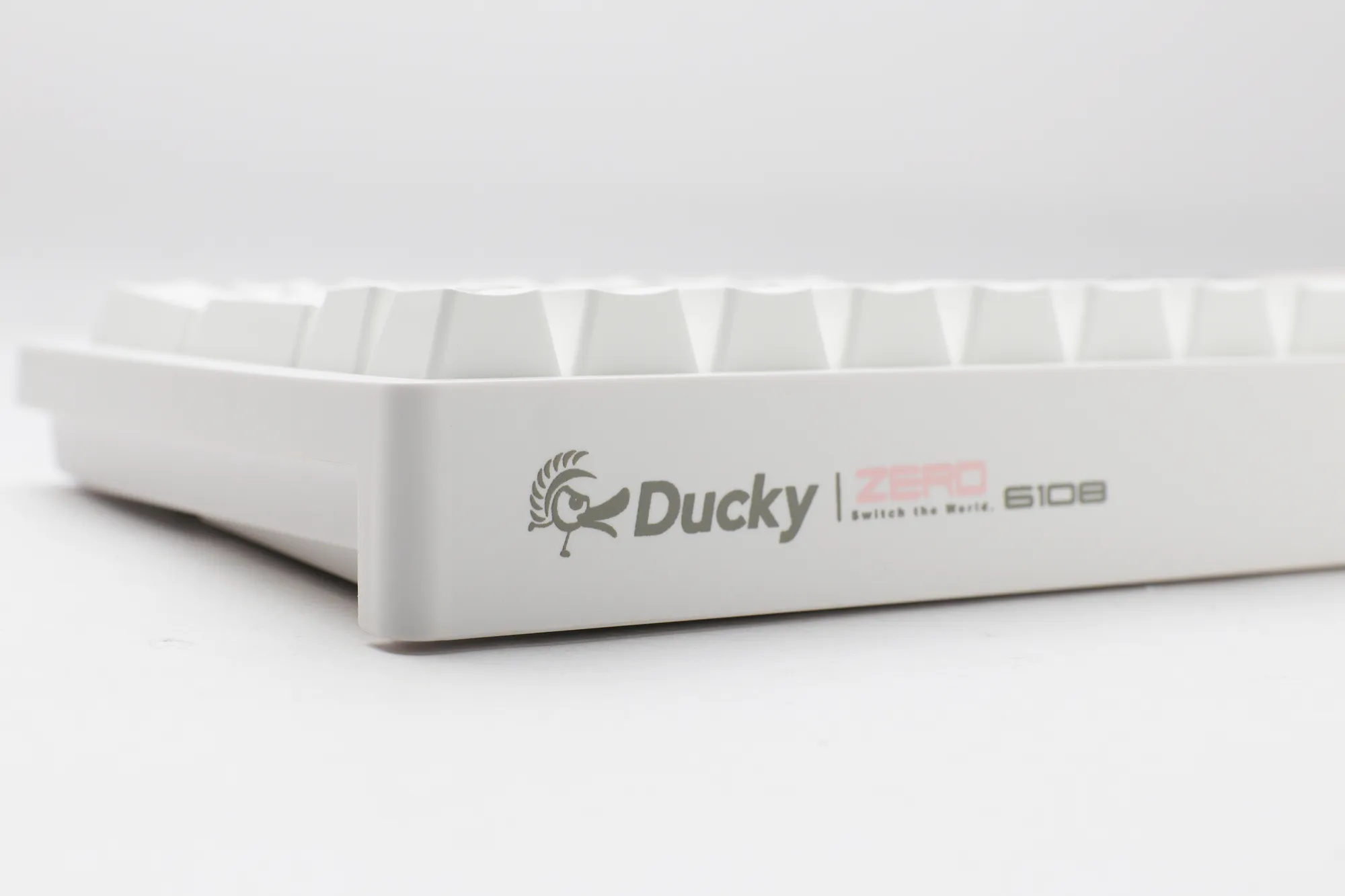 ducky-zero6108-pure-white-logo_50tb Ducky Keyboard Zero 6108 100% Mechanical Wireless Keyboard; RGB; USB 2.0 / 2.4GHz / BT - White - Cherry MX2A Brown switches. - Image 1